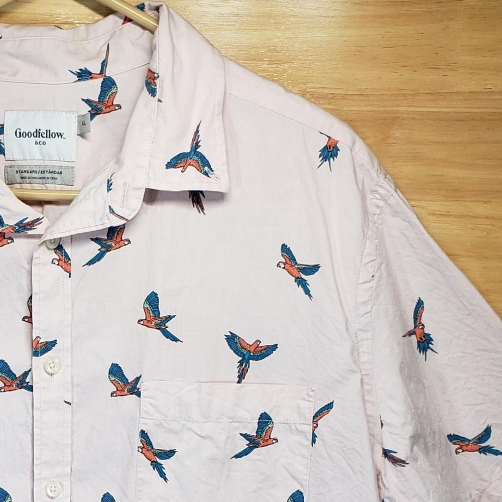 Goodfellow & Co Men's XL Pink Parrot Print Short Sleeve‎ Button Shirt